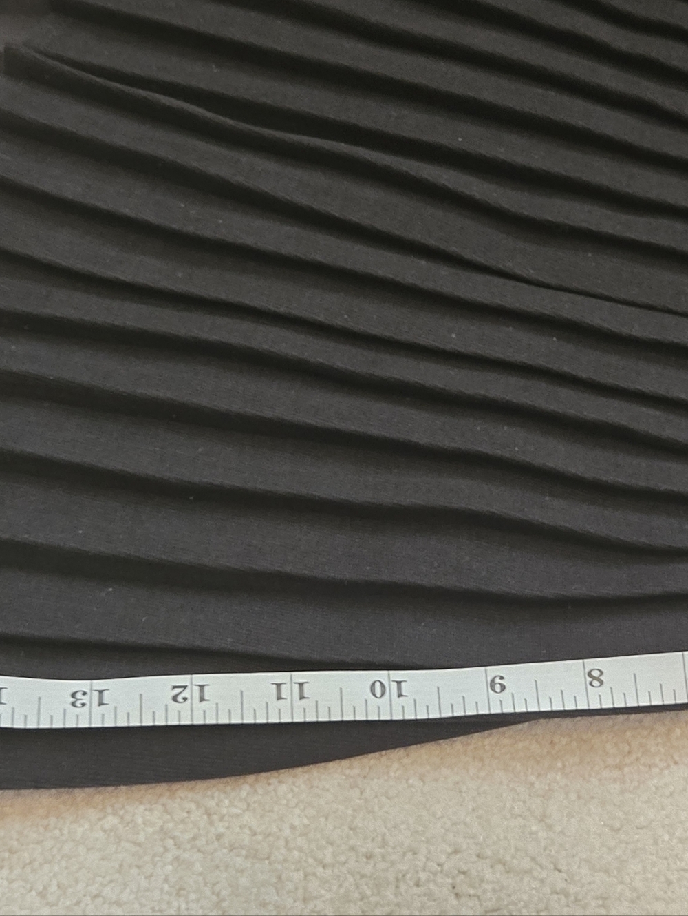 Women's Black Pleated Mini Skirt - Sleek Everyday Style - Picture 2 of 2